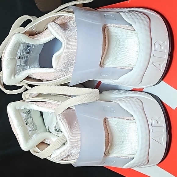 Nike Women Air Huarache Size 8 US Sandrift/Rose - Picture 3 of 7